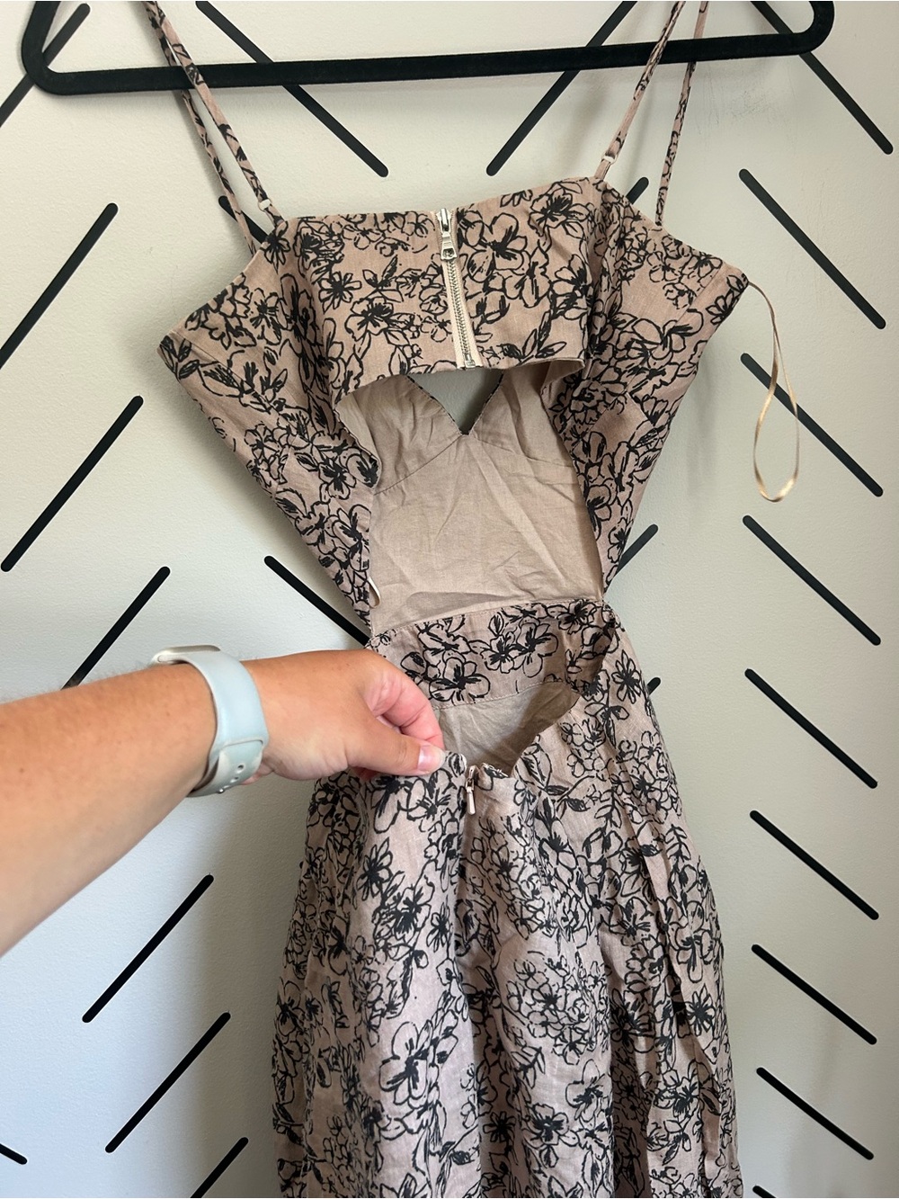 NWOT revolve  BARDOT RACQUEL MIDI DRESS cut out side - Picture 8 of 9